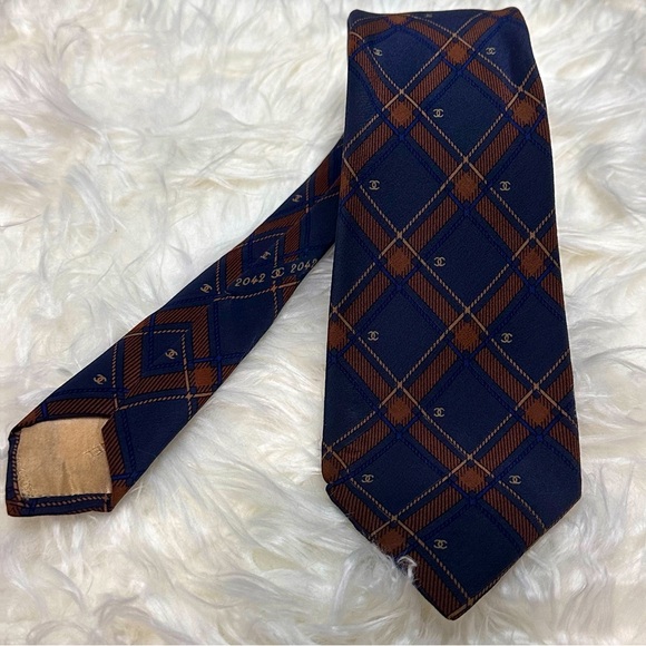 EUC Chanel Tie - Picture 5 of 11